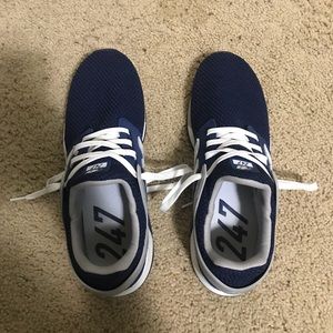 New balance tennis shoes